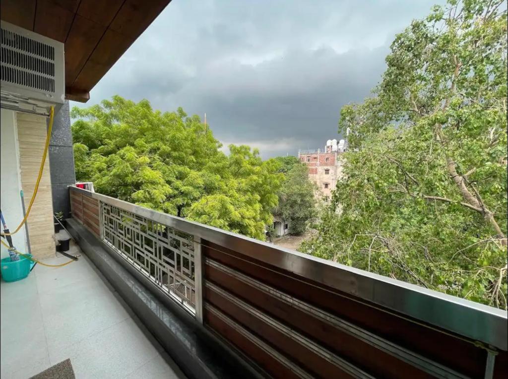 Aquila 3bhk South Delhi Near Ashram Metro Apartment New Delhi