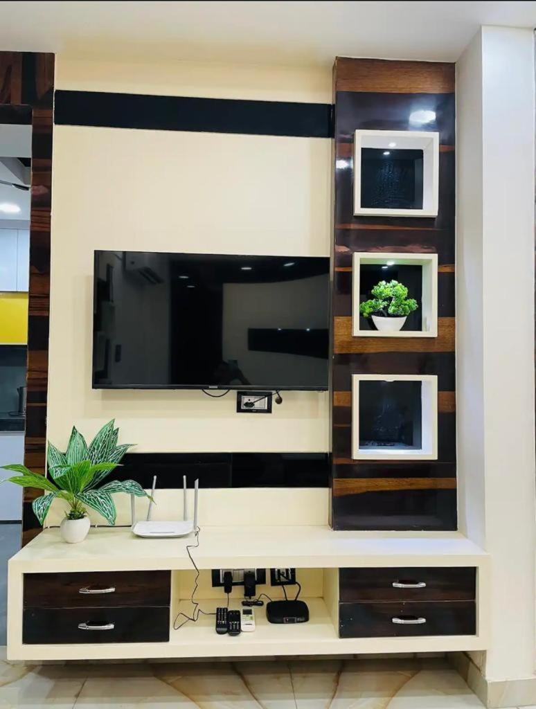 Apartment Aquila 3bhk South Delhi Near Ashram Metro