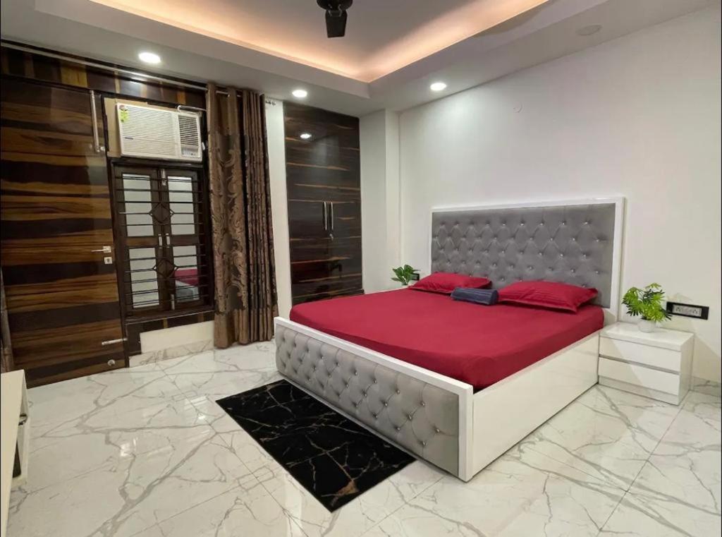 Aquila 3bhk South Delhi Near Ashram Metro Apartment New Delhi