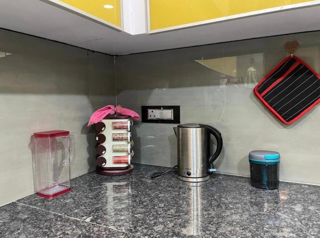 Apartment Aquila 3bhk South Delhi Near Ashram Metro *