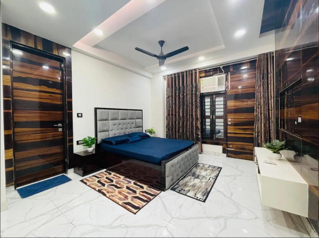 Aquila 3bhk South Delhi Near Ashram Metro *