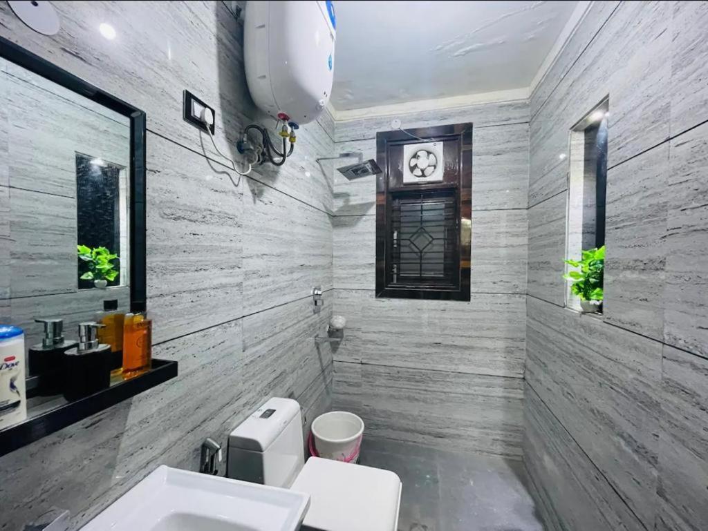 Apartment Aquila 3bhk South Delhi Near Ashram Metro New Delhi